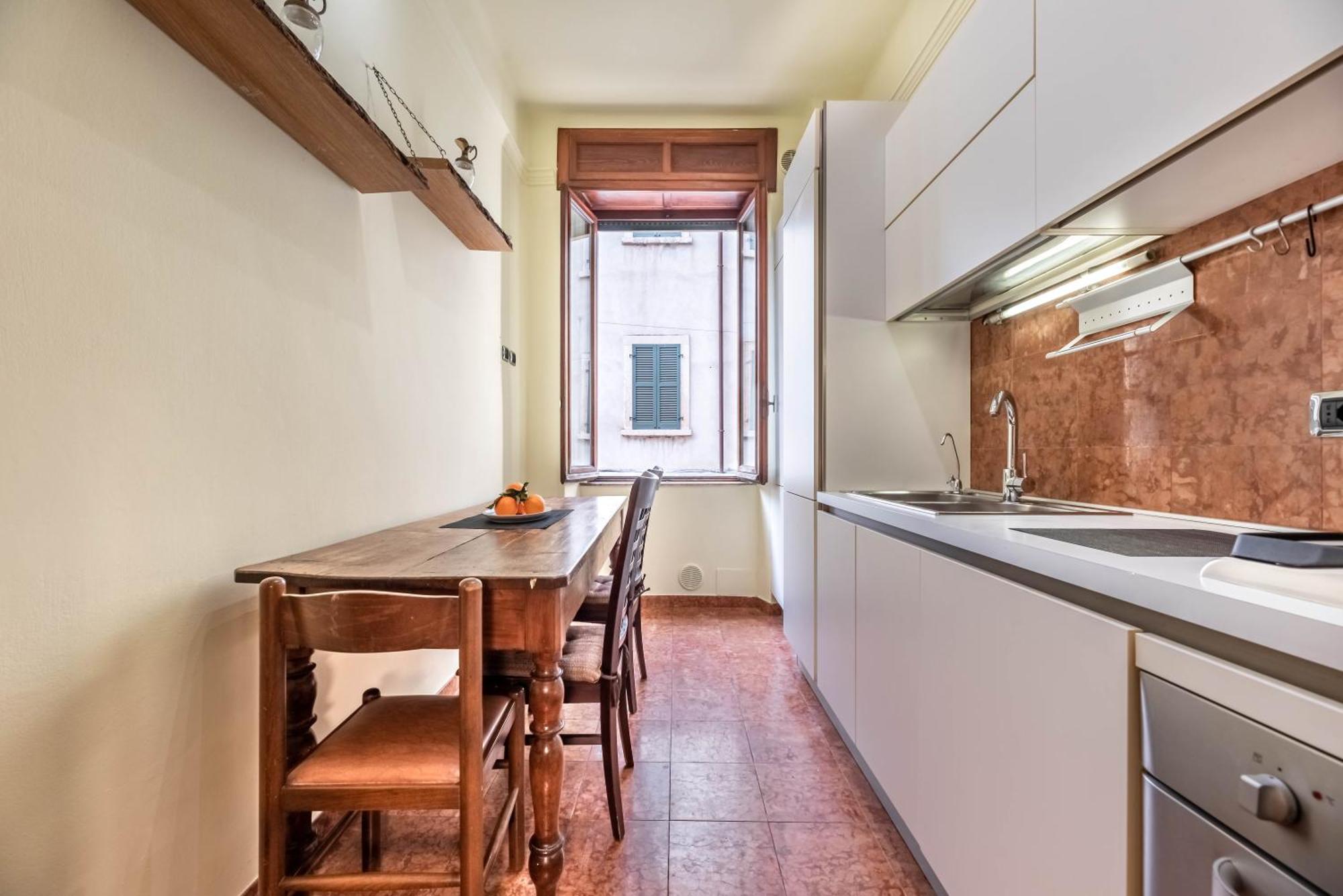 Piazza Isolo Central Apartment Верона Экстерьер фото