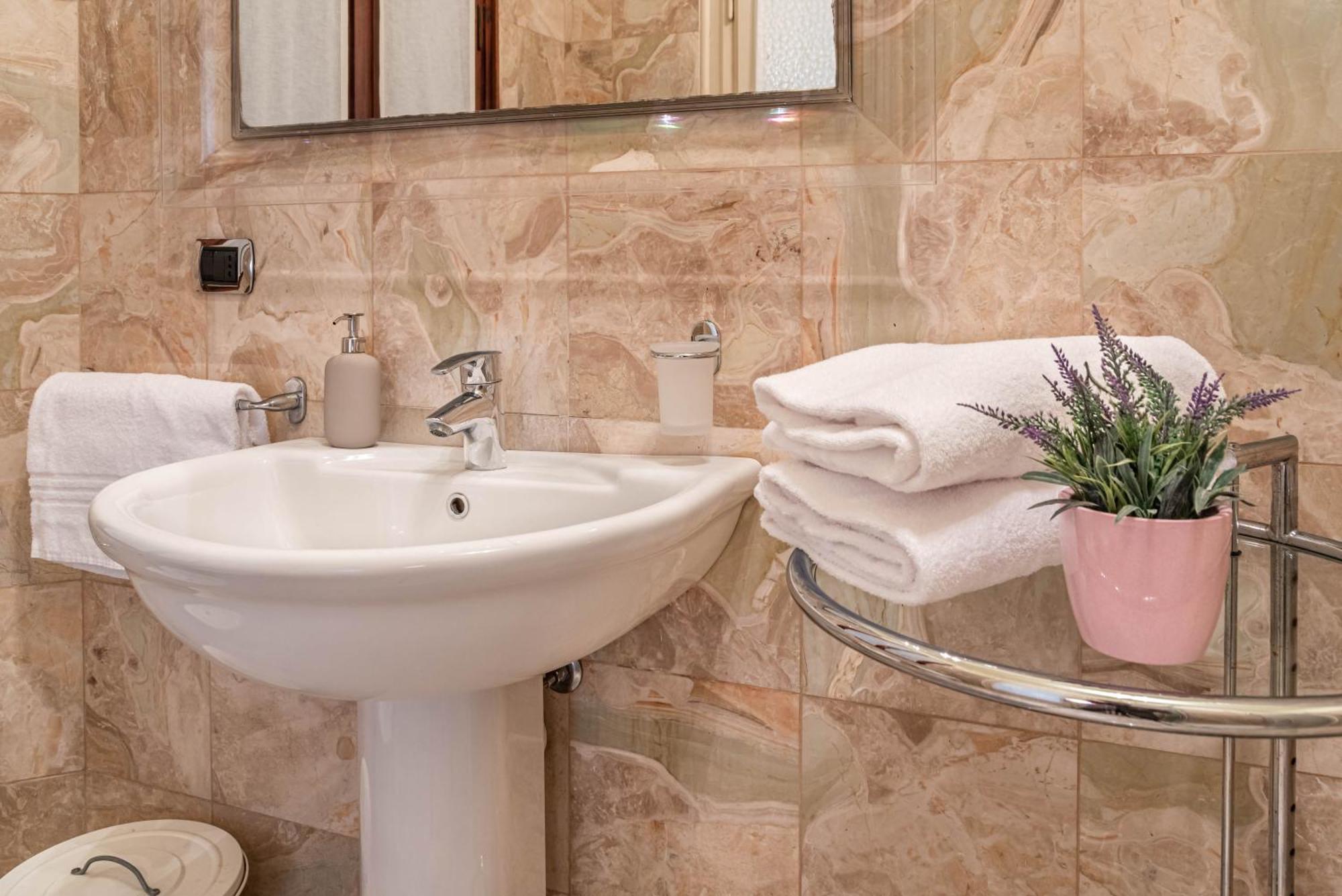 Piazza Isolo Central Apartment Верона Экстерьер фото