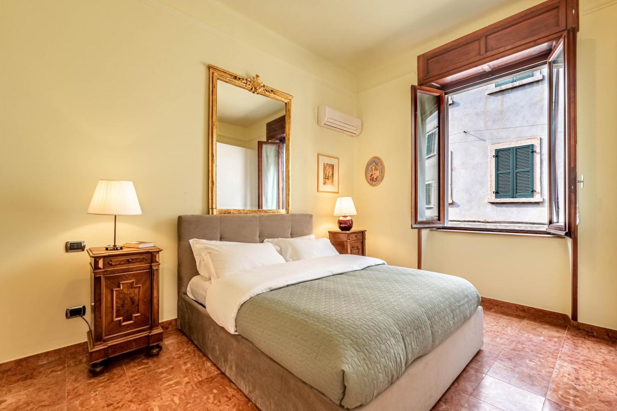 Piazza Isolo Central Apartment Верона Экстерьер фото