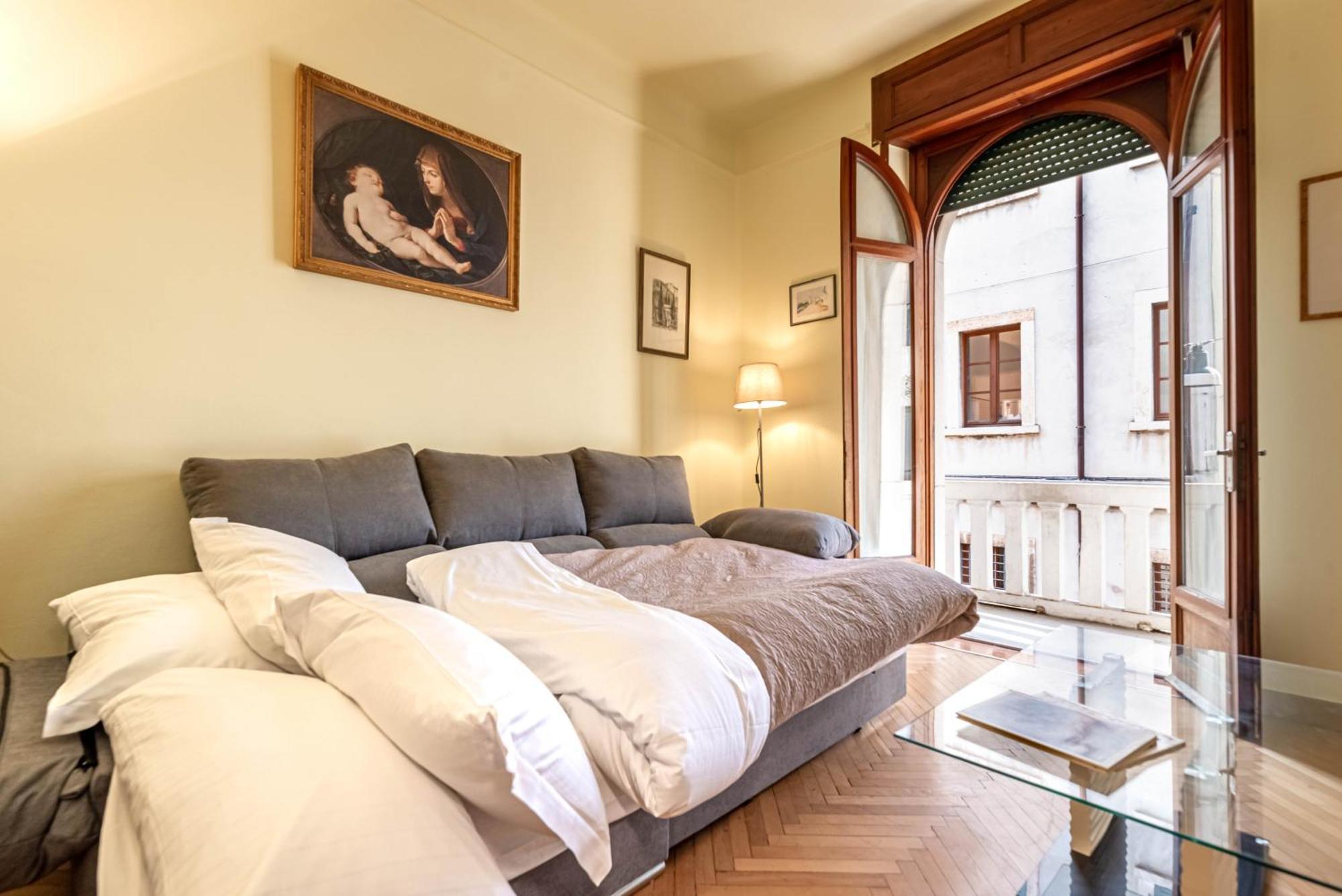 Piazza Isolo Central Apartment Верона Экстерьер фото