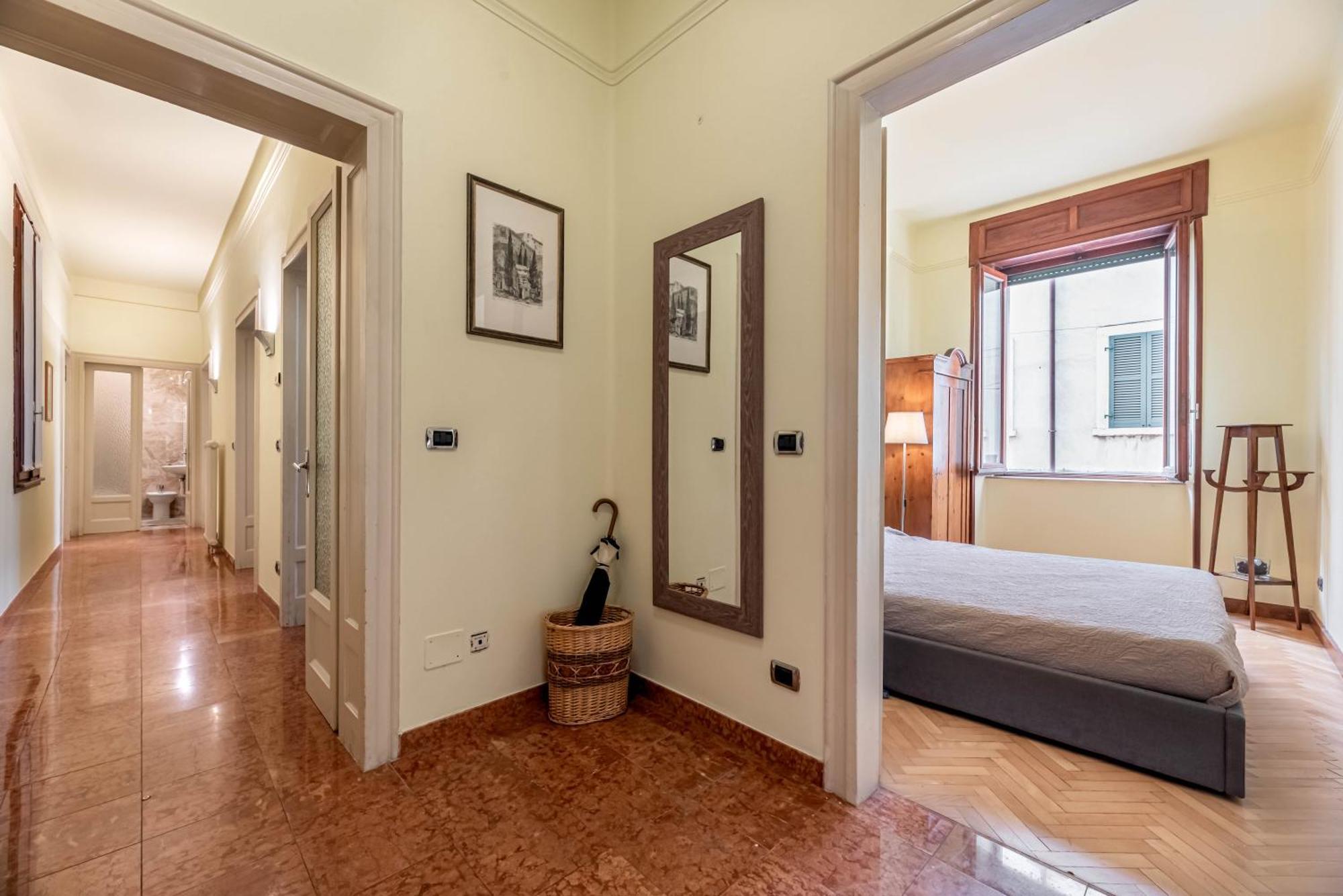 Piazza Isolo Central Apartment Верона Экстерьер фото