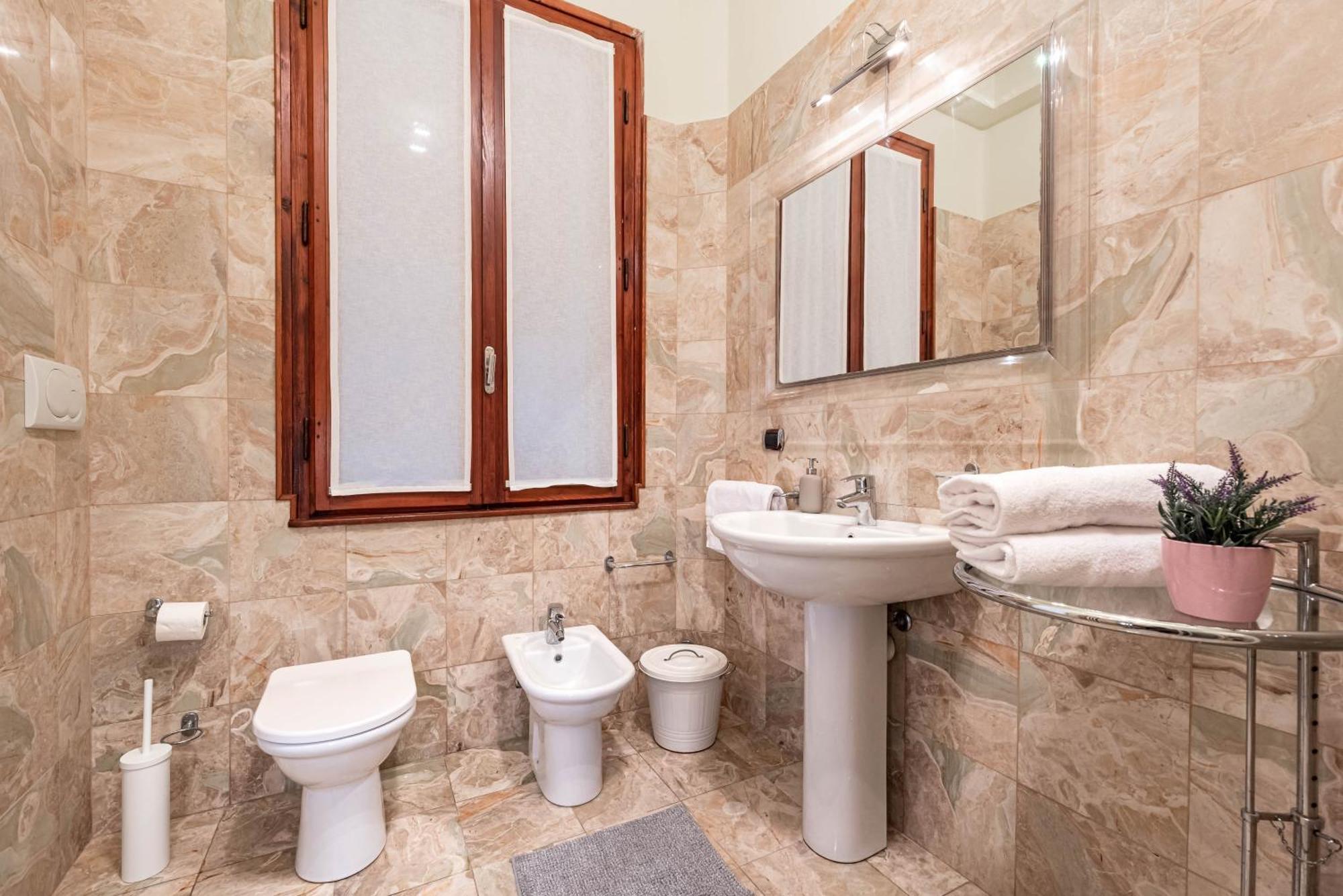 Piazza Isolo Central Apartment Верона Экстерьер фото